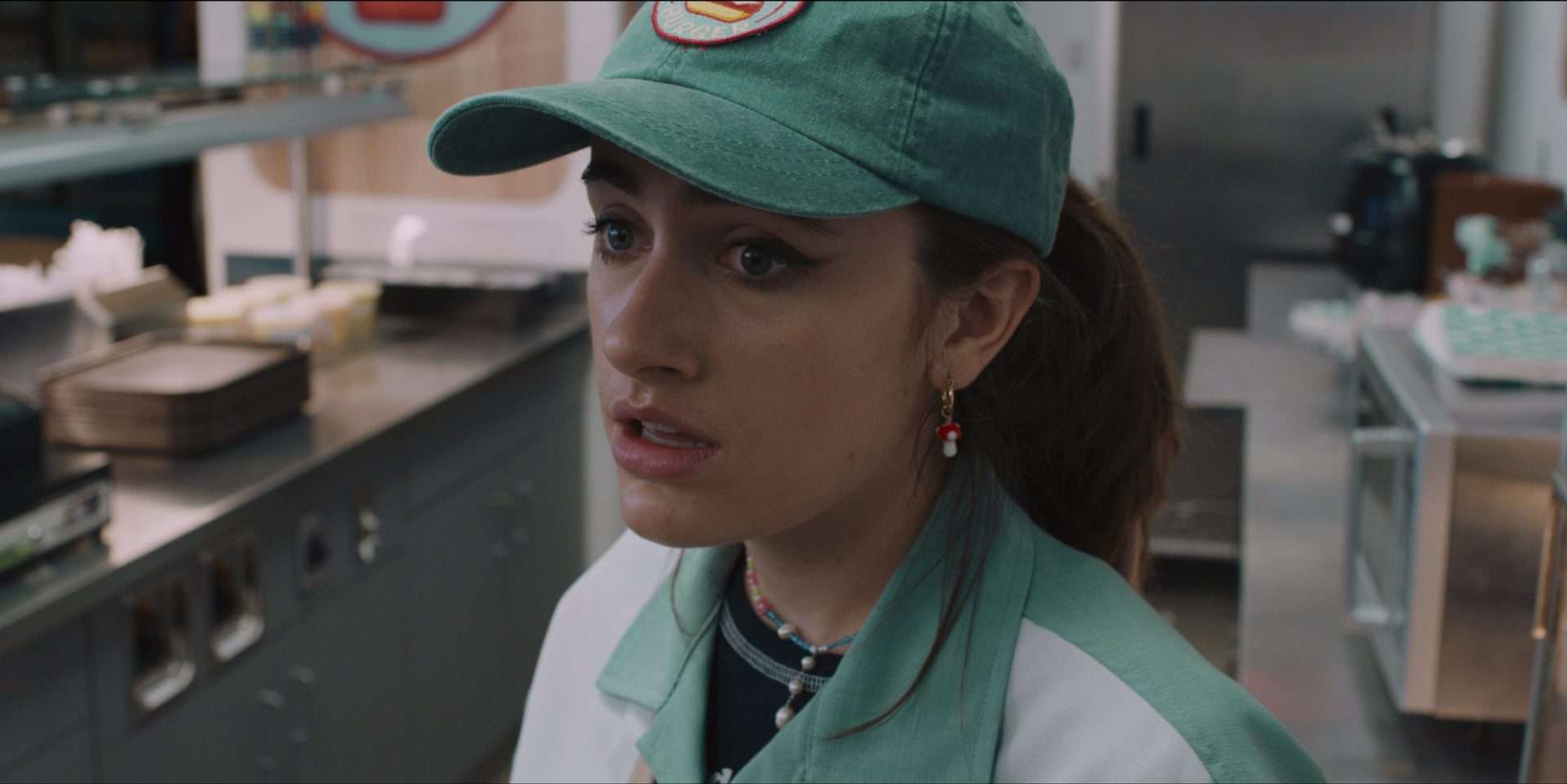 Rachel Sennott as Jillian in Susie Searches (2023).