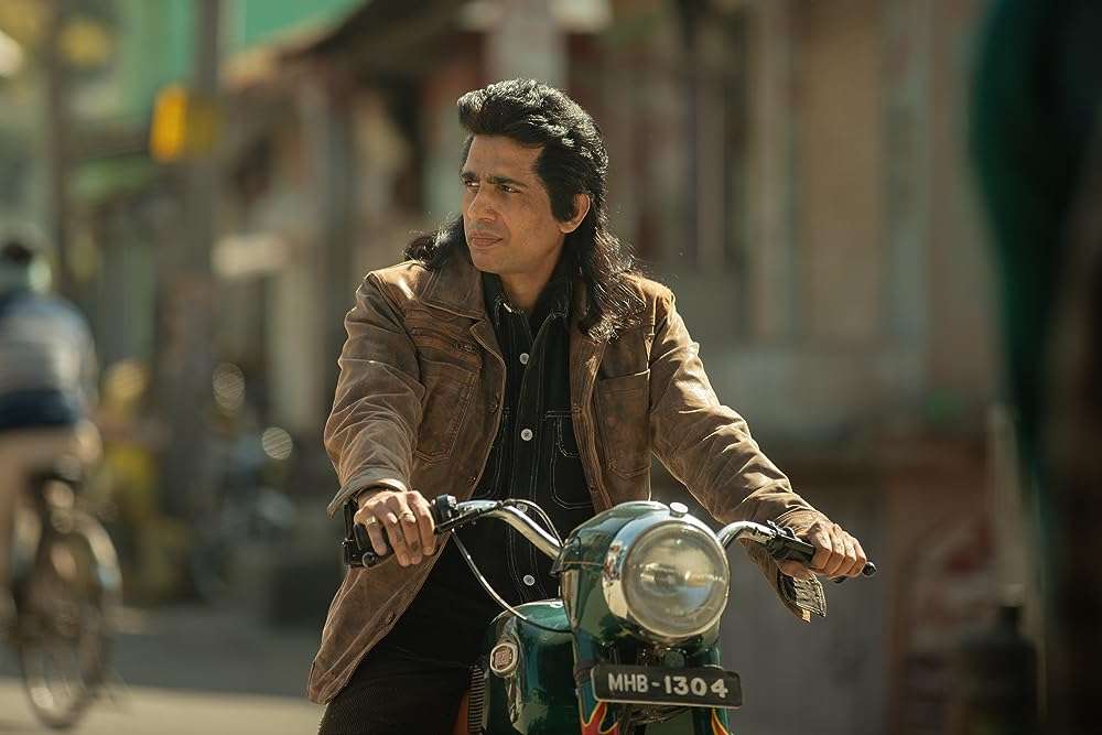 A still from Guns and Gulaabs (Season 1). 