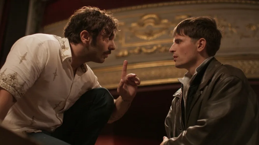 A still from Yannick (2023). 
