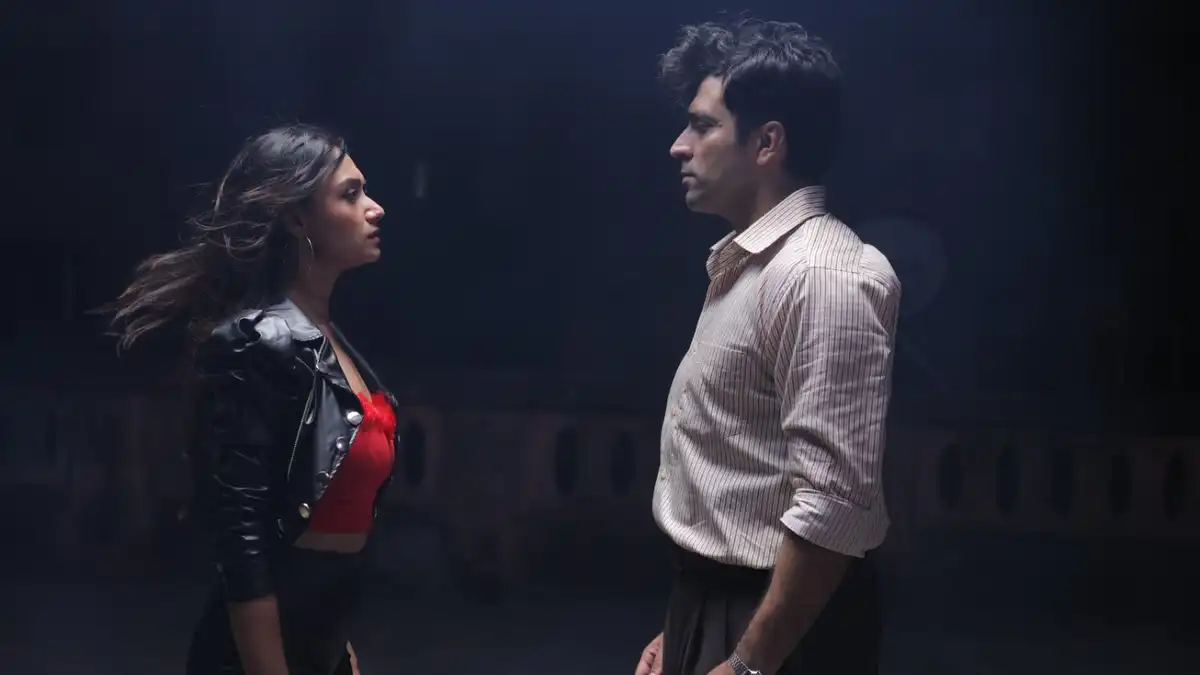 Shri Swapankumarer Badami Hyenar Kobole Movie Review - hof