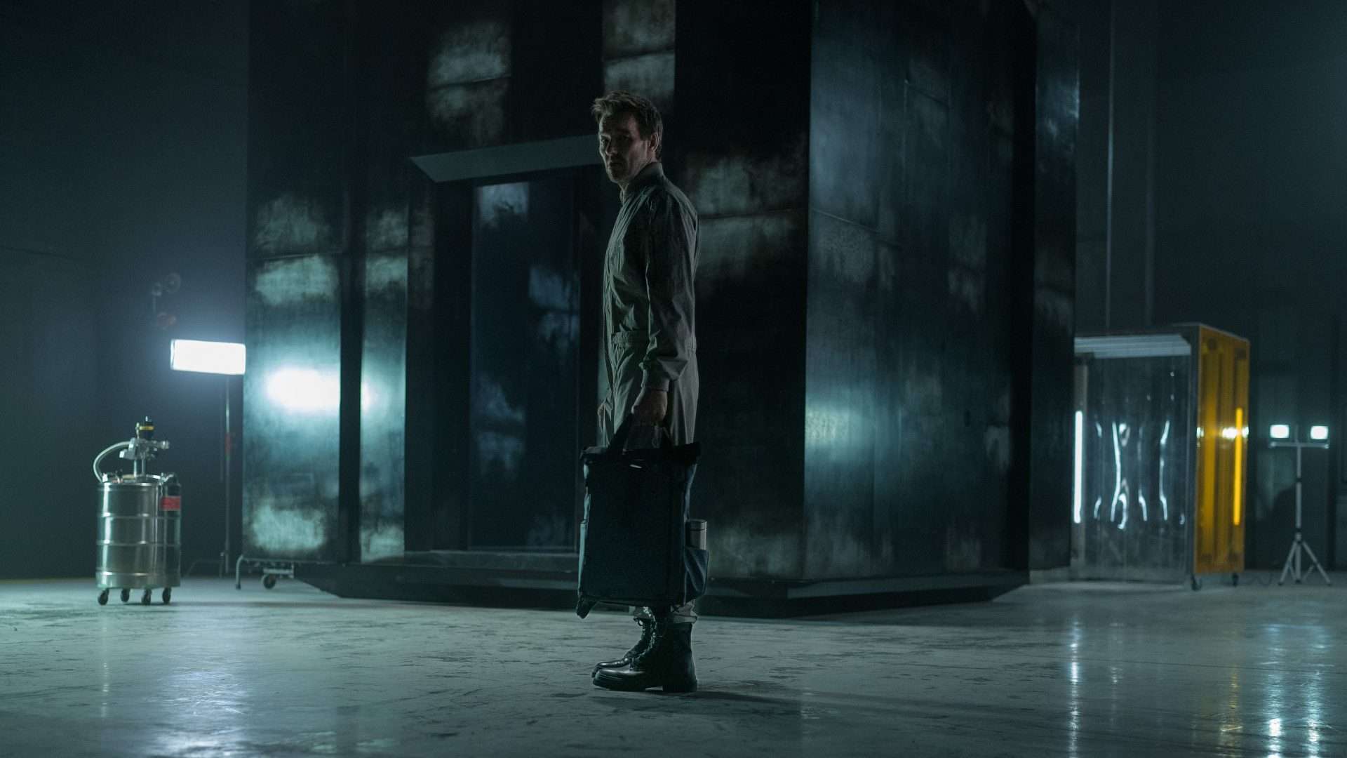 Joel Edgerton in "Dark Matter, Episode 3" now streaming on Apple TV+.