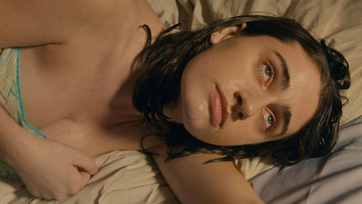 Rachel Sennott as Sam in I Used to Be Funny (2024).