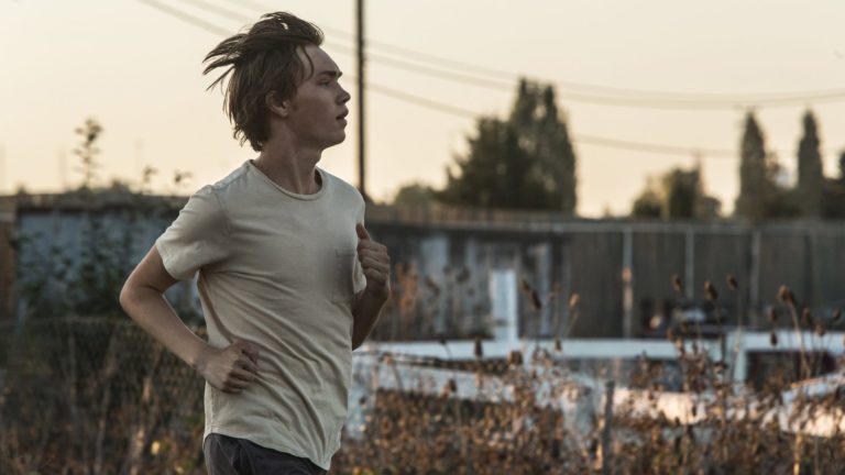 Lean on Pete [2017] – An Elegiac Tale of a Lonely Teenager at Crossroads