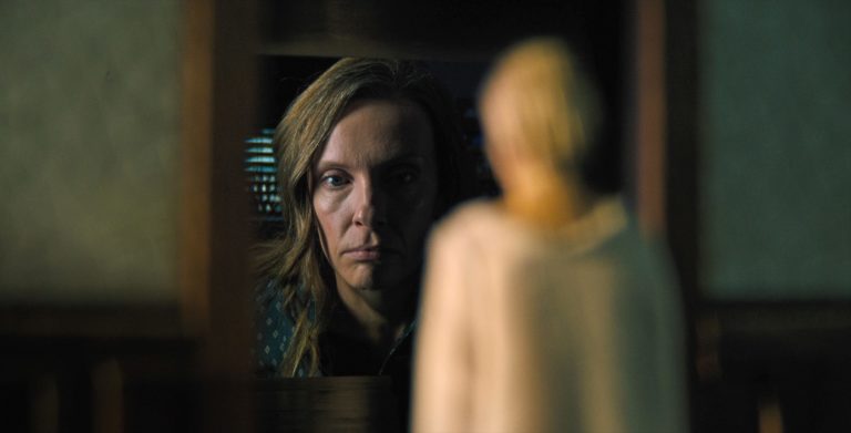 Hereditary Review [2018]: Horror In All Its Twisted Glory