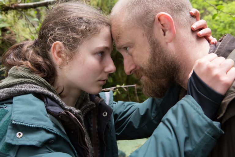 Leave No Trace [2018] Review – A Subtly Powerful Tale of Life on the Fringes