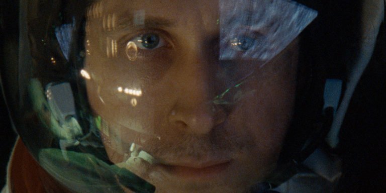 First Man [2018] Review: An Exhilarting Experience