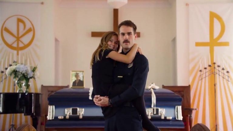 Thunder Road [2018]: ‘MAMI’ Review – A Tragic Comedy about a Broken Man