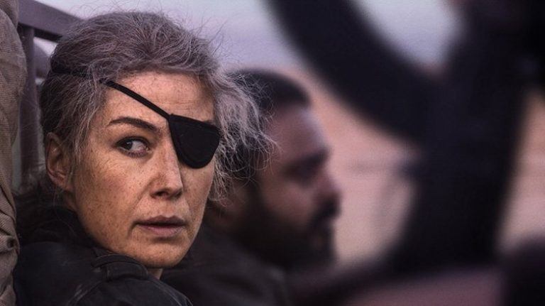 A Private War [2018] Review: A Substandard Biopic Saved By Rosamund Pike’s Strong Act