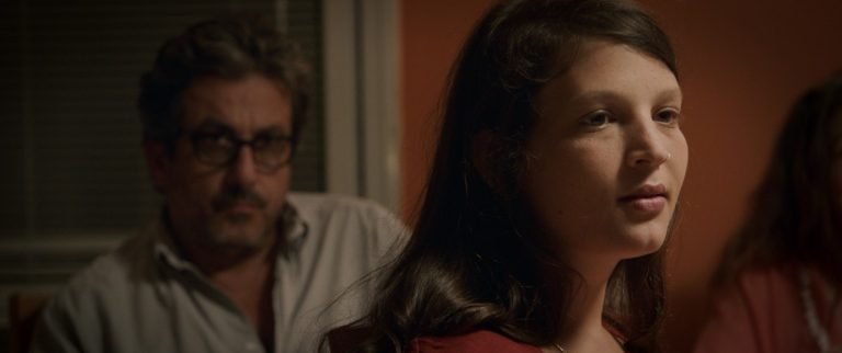 The Day After I’m Gone [2019] MUBI Review – A Father-Daughter Relationship Drama that Investigates Grief and Mental Illness