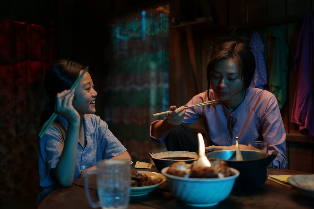 Veronica Ngo eating meal with her daughter in Vietnamese film Furie