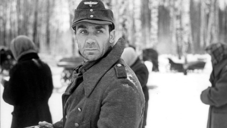 Trial on the Road [1971] Review – A Searing Examination on the Thin Line of Demarcation between ‘Hero’ and ‘Traitor’