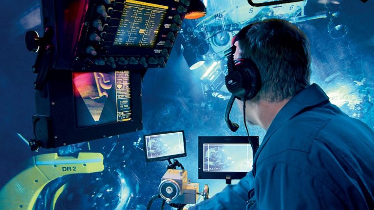 Aliens of the Deep [2005] Review: The Search for Life Beyond Begins Below