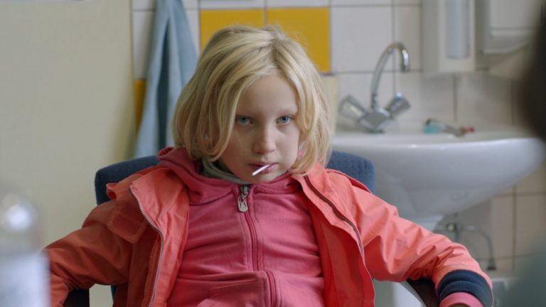 System Crasher (Systemsprenger) [2019] ‘MAMI’ Review – An Intense Psychological Drama about a hot-tempered child