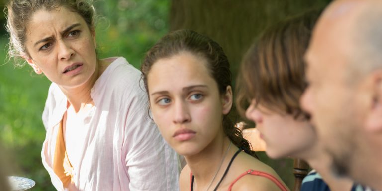 The Sleepwalkers (Los Sonámbulos) [2019]: ‘TIFF’ Review – All About Family