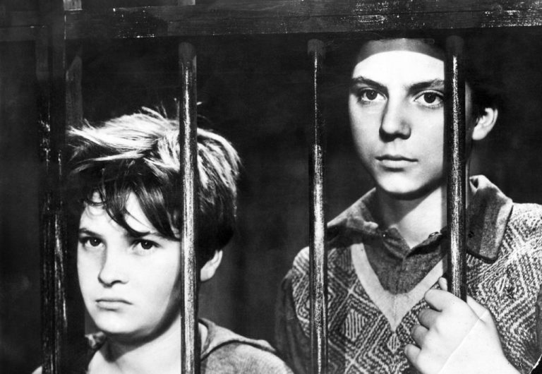 Shoeshine [1946] Review – De Sica’s Somber Classic on Social Systems of Prejudice and Oppression