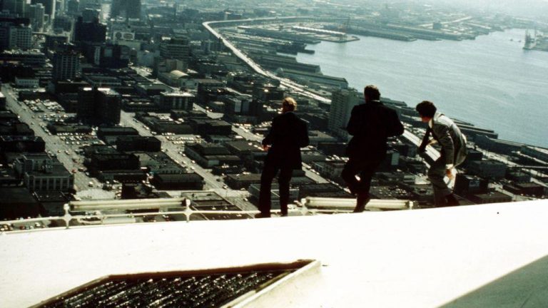 The Parallax View [1974] Review – Deceptions Hidden in Plain Sight