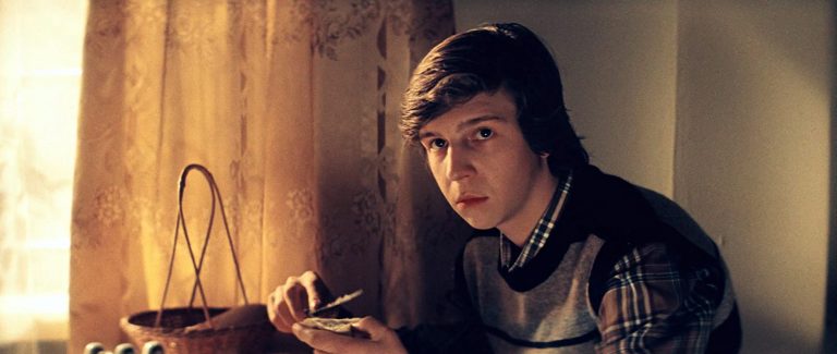 Courier (1986) Review – A Poignant Coming-of-Age Drama Set in the Twilight of Soviet Union
