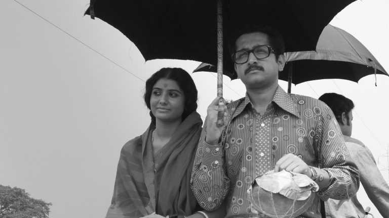 Apur Panchali (2013) Review: Journey Of A Lost Actor