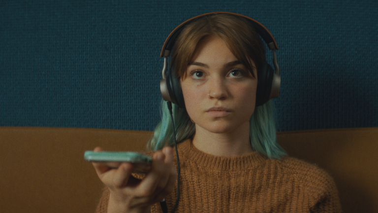 Poser [2021]: ‘Tribeca’ Review – A volatile dissection of the need to belong