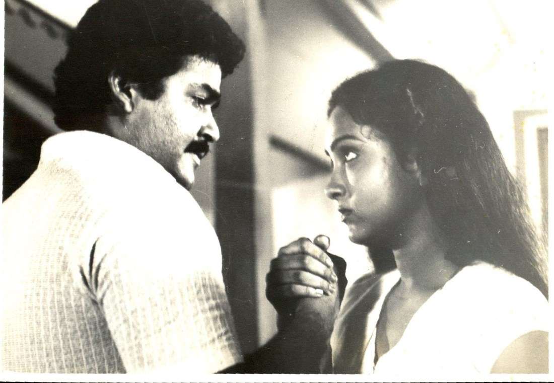 Munthiri Thoppukal