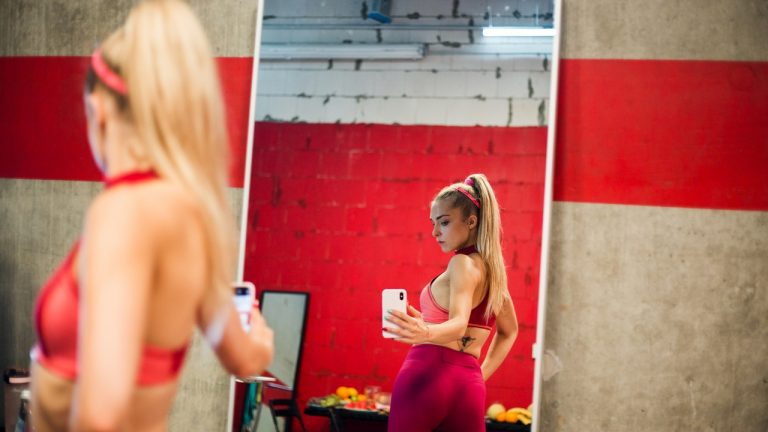 Sweat [2021] Review – A haunting albeit unfocused exploration of the perils of social media fame