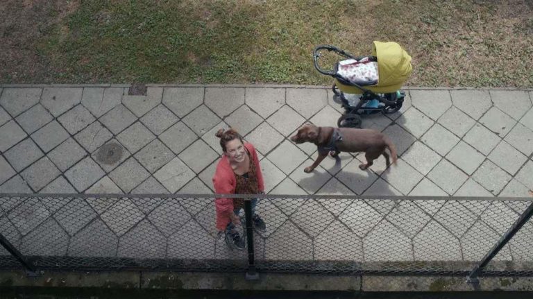 The Balcony Movie [2021]: ‘Locarno’ Review – Perceiving the Rhythmic Flow of Life from a Everyday Space