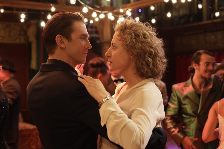 I’m Your Man [2021] Review – Therapeutic robot-romance wisely investigates modern relationships