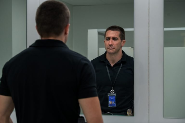 The Guilty [2021] Netflix Review – An Emotionally Taxing Crisis of Faith Wrapped In an Edge-of-the-seat Thriller