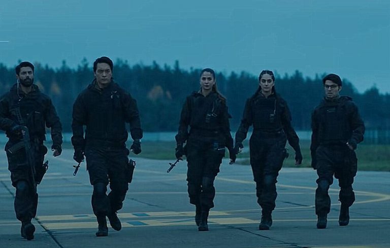 Squad (2021) Zee5 Review: Punching Haphazardly on Its Way towards Inevitable Cinematic Oblivion