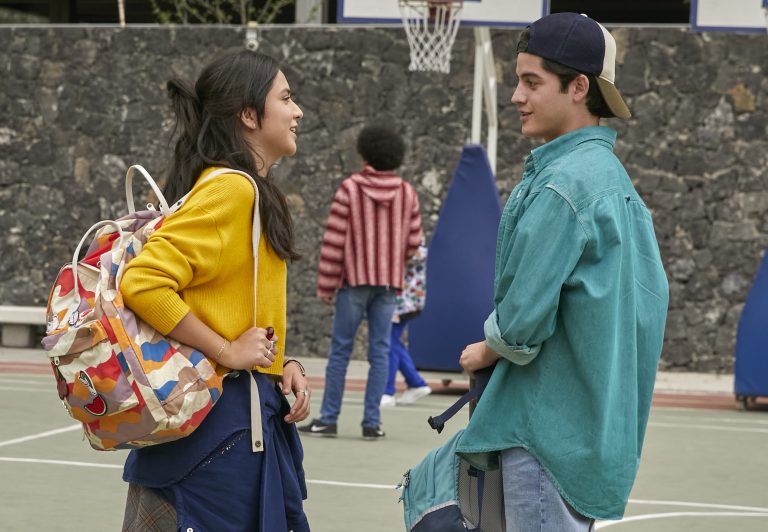 Anonymously Yours [2021] Review: All Things Predictable and Sweet in this Mexican Teenage Drama