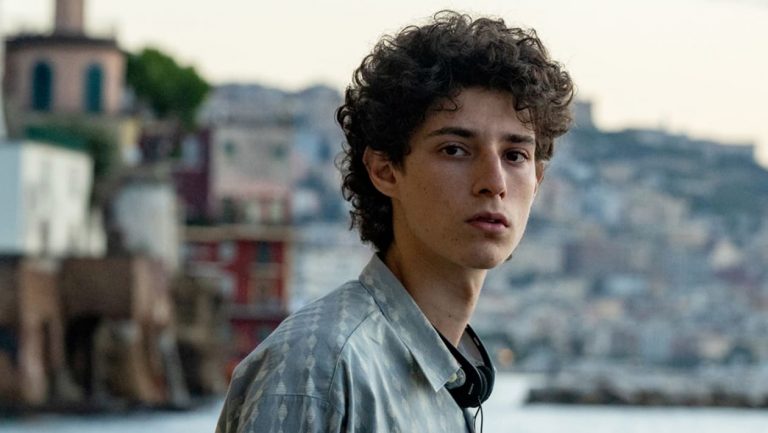 The Hand of God [2021] Review – A Deeply Emotive coming-of-age tale about grief and love