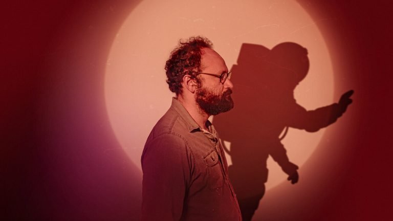 This Is Not a Comedy [2022] Netflix Review: A resonating dark comedy dipped in melancholy