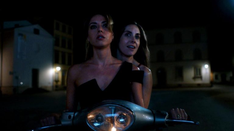 Spin Me Round [2022] ‘SXSW’ Review: Alison Brie Finds Love And A Sinister Plot In This Comedy Mystery
