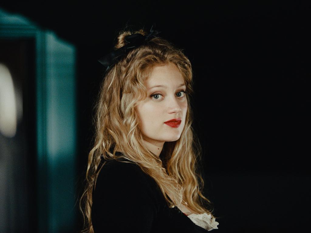 Blonde movie review & film summary (2022)