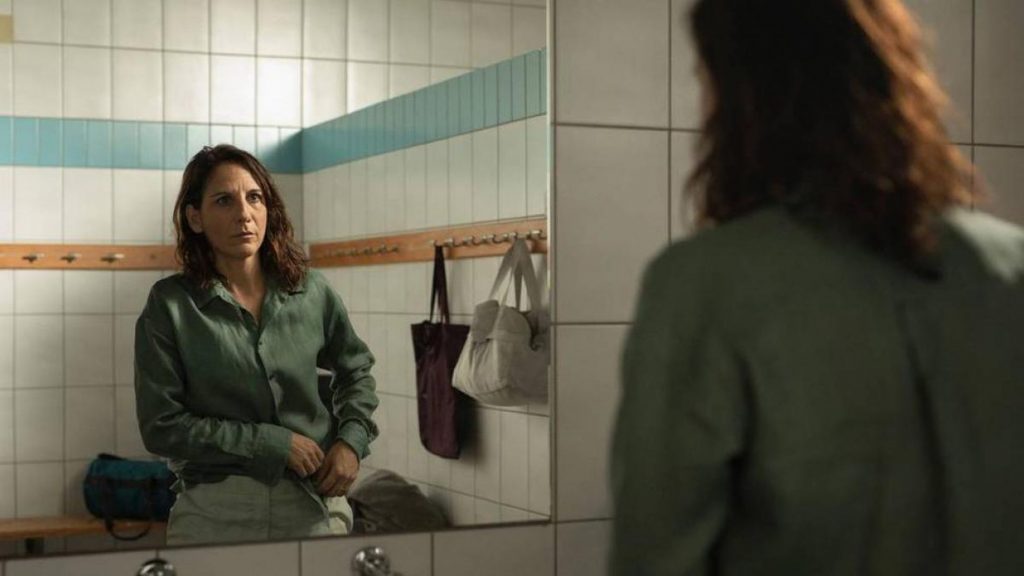 Mirror Mirror (2022) Netflix Movie Review Ending Explained