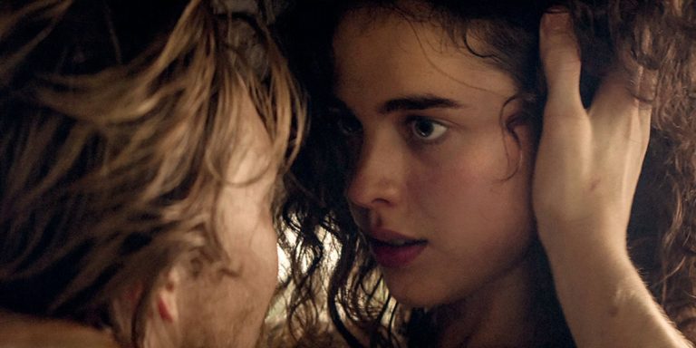 Stars at Noon (2022) Review: Margaret Qualley cannot save Claire Denis’ frustrating and meandering Cannes Winner