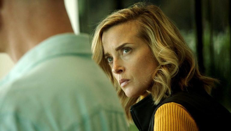 Shatter Belt (Season 1) ‘SXSW’ Review: Mysterious Apple Thematic Restaurant & a Friend’s Joke Redefining the Sci-fi genre in Coherence Director’s Brilliant, New Anthology series