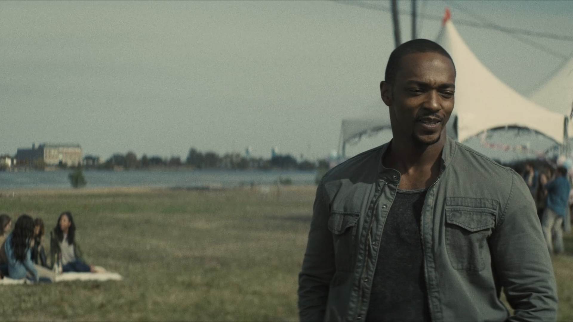 Synchronic (2019): Movie Ending, Explained