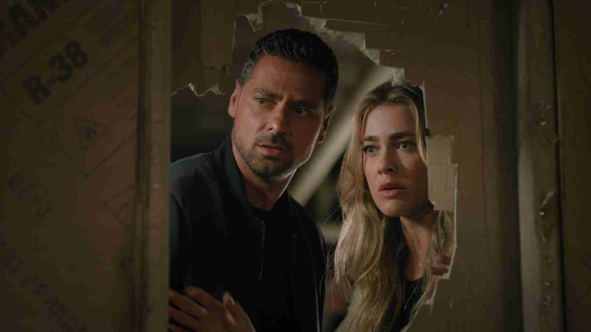 MANIFEST SEASON 04. (L to R) J.R. Ramirez as Jared Vasquez and Melissa Roxburgh as Michaela Stone in Manifest Season 04. Cr. Netflix © 2022