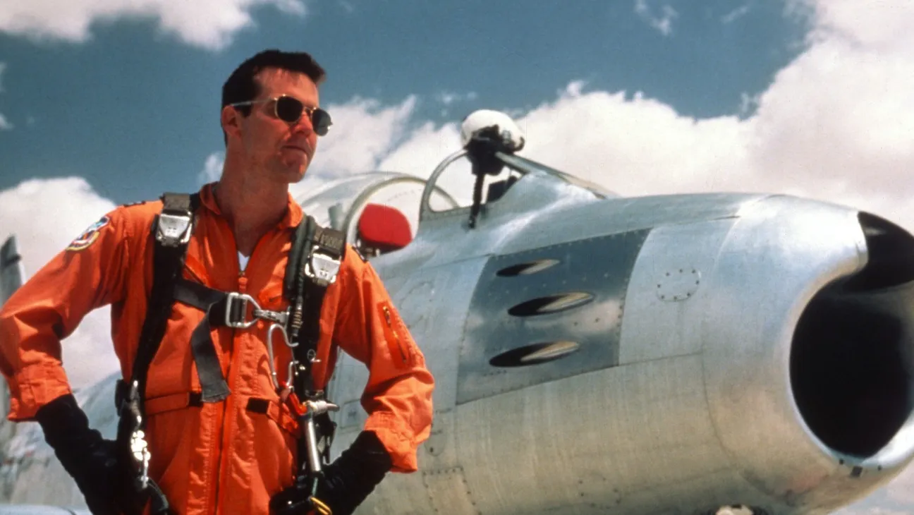 10 Thrilling 3-hour-long Movies Like Oppenheimer That Are Worth Watching - The Right Stuff (1983)