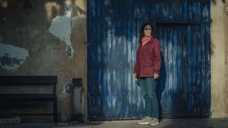 Close Your Eyes (2023) ‘IFFI’ Movie Review: A Tale of Absence and Friendship