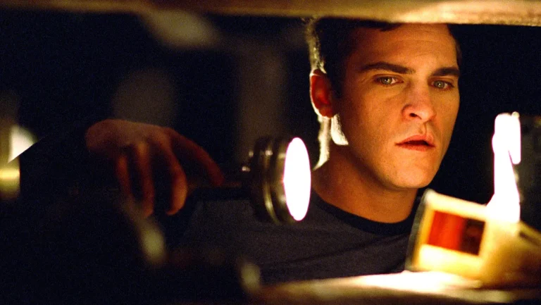 Signs (2002) Movie Ending Explained & Themes Analysed: Does the Hess Family Survive the Alien Invasion?