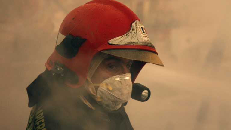Pirópolis (2024) ‘Sheffield Doc/Fest’ Movie Review: An Immersive Meditation on the Mundane and the Tragic Inside a Land in a Constant State of Emergency