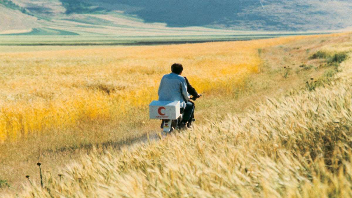 The Wind Will Carry Us (1999)