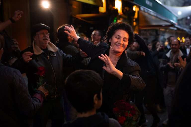 Crossing (2024) Movie Review: The Restless City of Istanbul Plays Witness To Broken Embraces