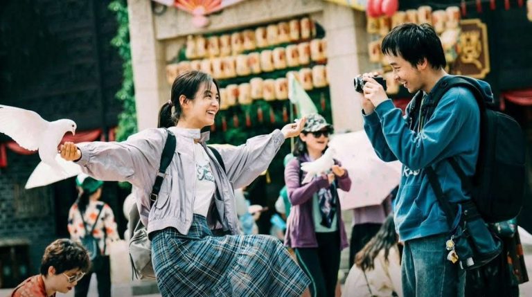 Viva La Vida (Wo men yi qi yao tai yang, 2024) Movie Ending Explained: Does Lü Tu Agree to Go Through the Medical Treatment?