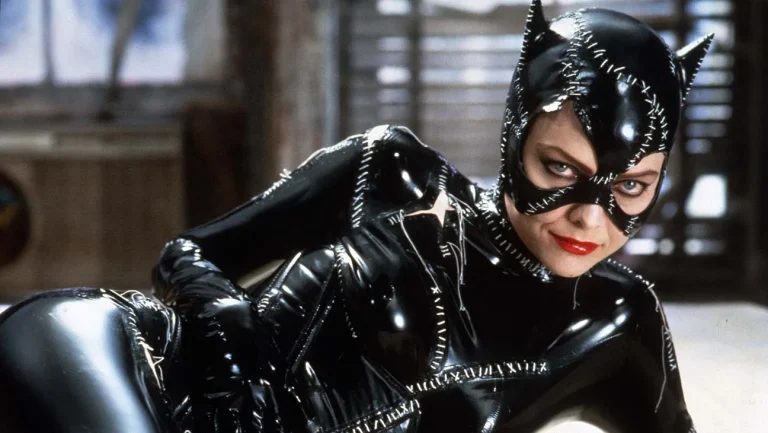 The Tragedy of Selina Kyle: Michelle Pfeiffer’s Powerful Performance in ‘Batman Returns’