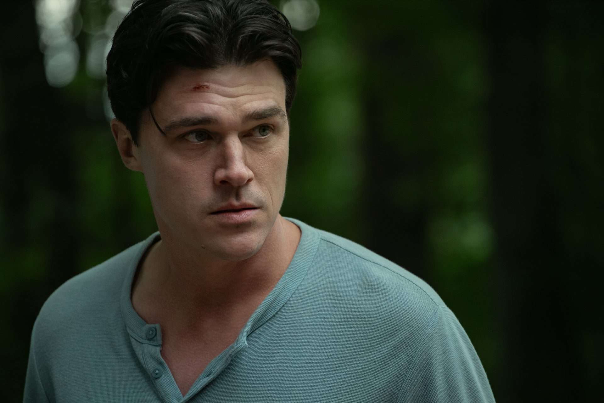DON’T MOVE. Finn Wittrock as Richard in Don’t Move. Cr. Vladislav Lepoev / Netflix © 2024.