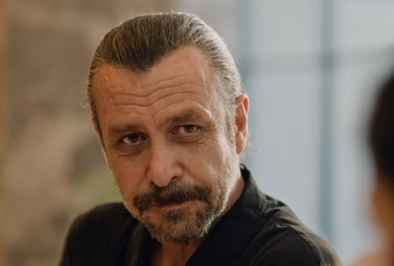 10 Days of a Curious Man: A Charming Turkish Detective Saga on Netflix