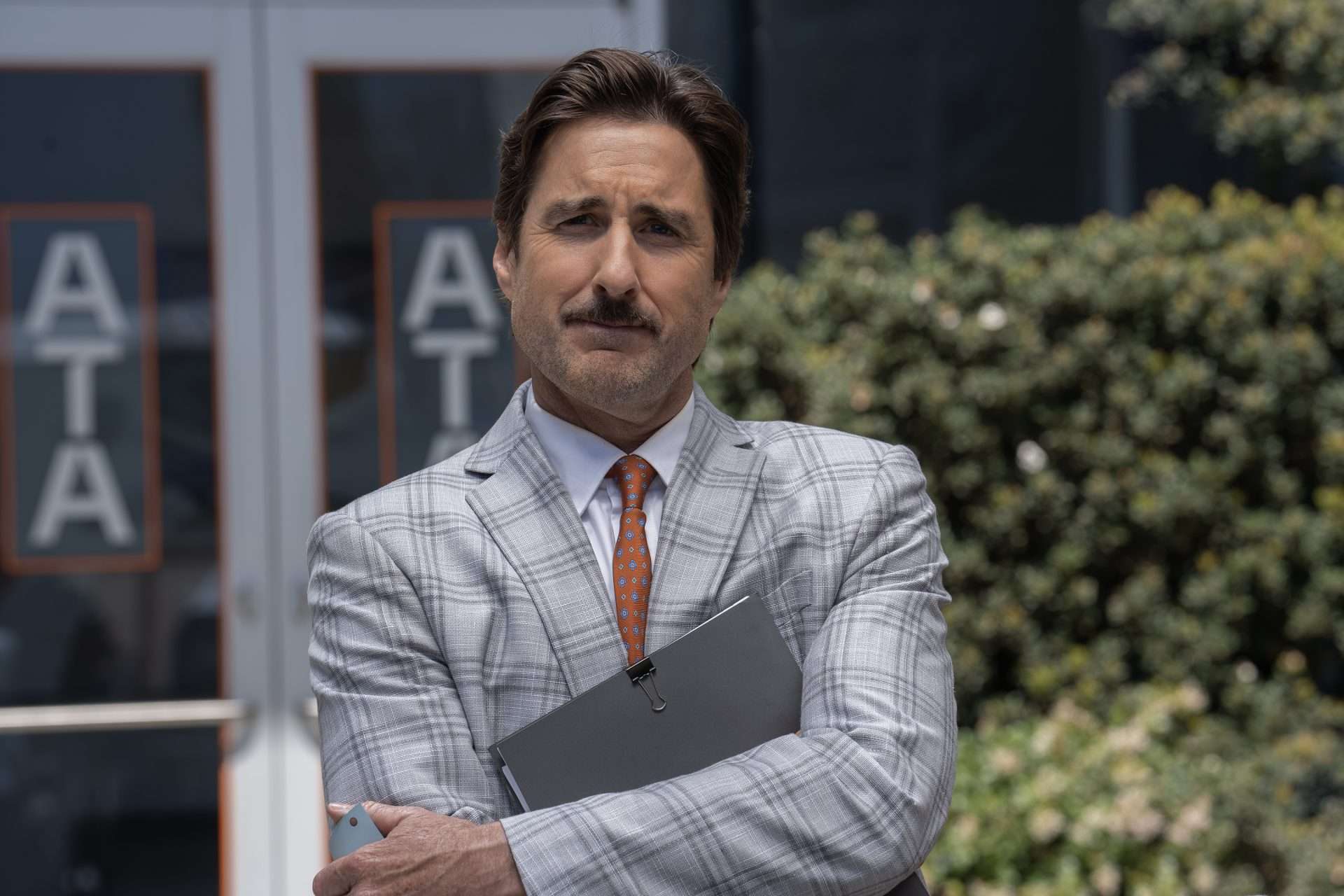 NO GOOD DEED. Luke Wilson as JD in Episode 104 of No Good Deed. Cr. SAEED ADYANI/Netflix © 2024